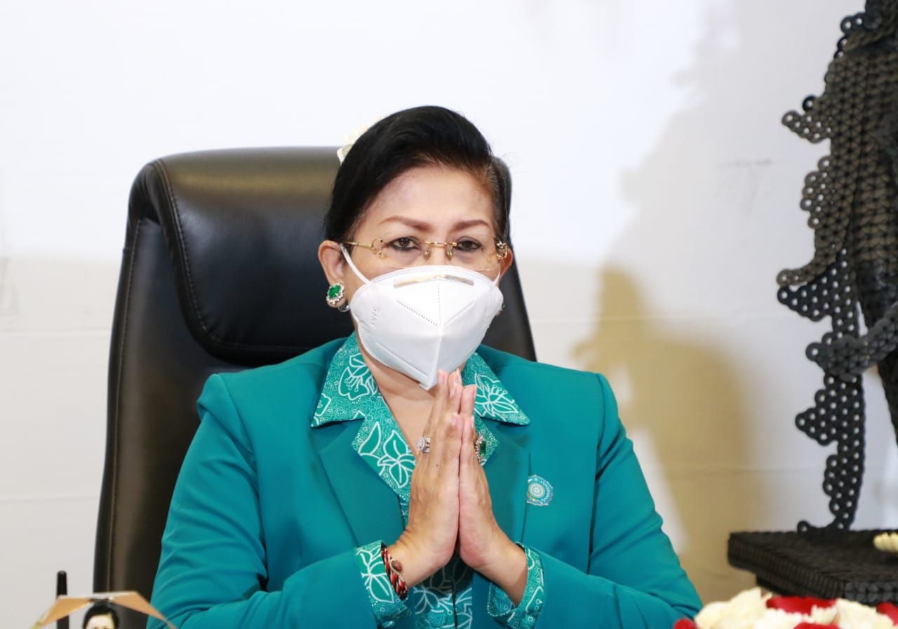 podiumnews.com-Ny. Putri Koster Hadiri Pelantikan TP PKK Pusat Secara Virtual